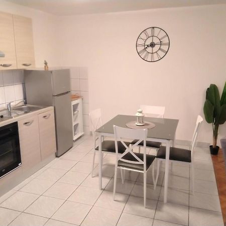 Apartman 1 Zagreb - Maksimir, KBC Rebro, free parking Bagian luar foto
