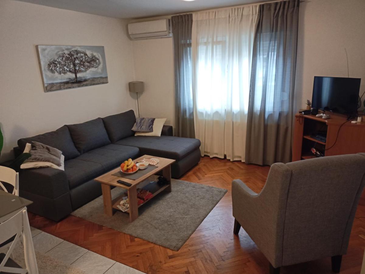 Apartman 1 Zagreb - Maksimir, KBC Rebro, free parking Bagian luar foto